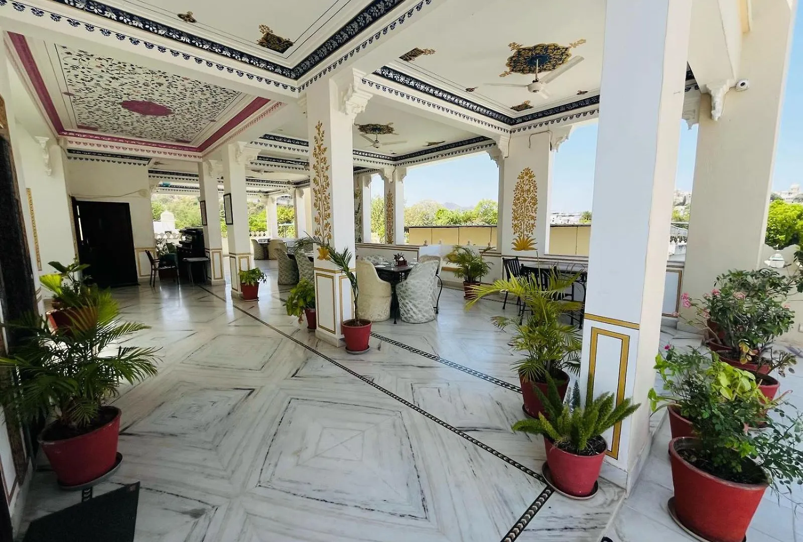 Hotel Boheda Palace By Amazing Hospitality 4*, ウダイプル