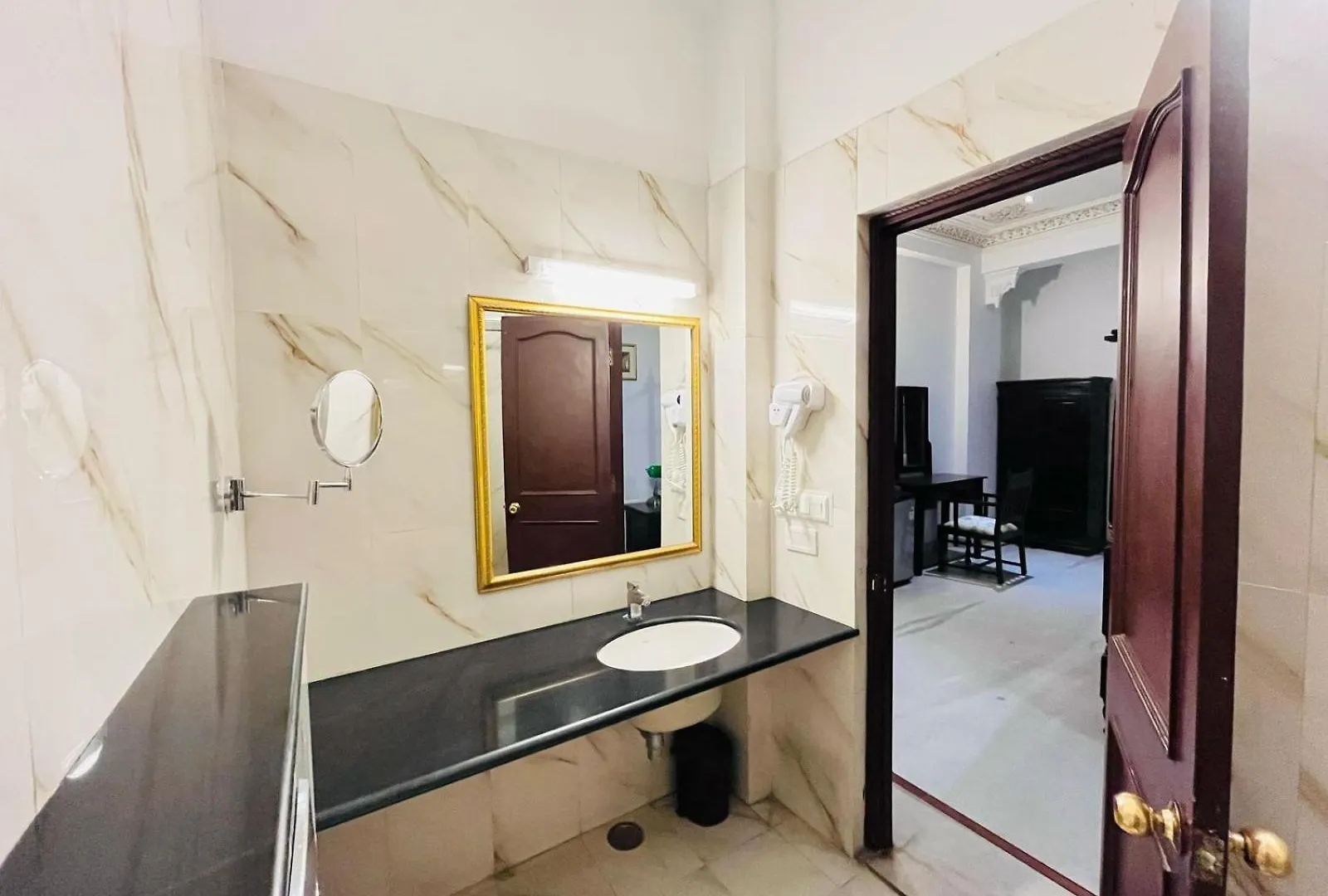 Hotel Boheda Palace By Amazing Hospitality