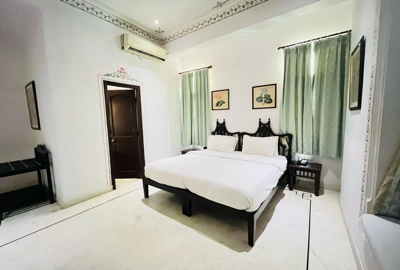 Hotel Boheda Palace By Amazing Hospitality