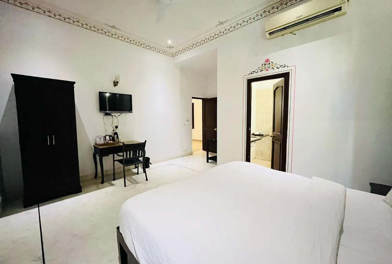 Hotel Boheda Palace By Amazing Hospitality